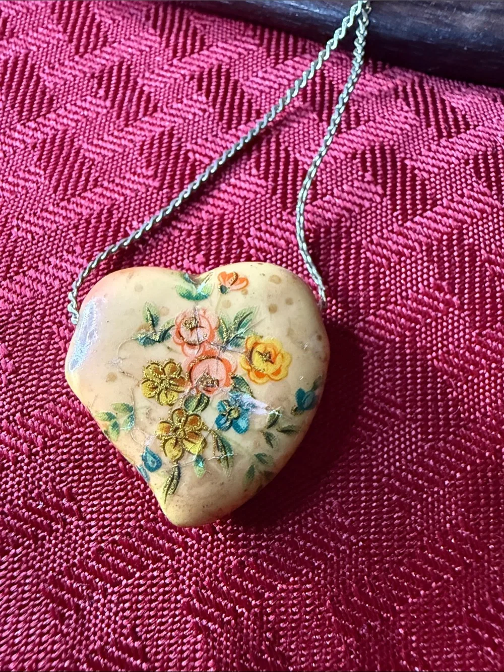 Vintage Avon Puffy Heart Floral Pendant Necklace, 15” Short Chain Girls / Choker